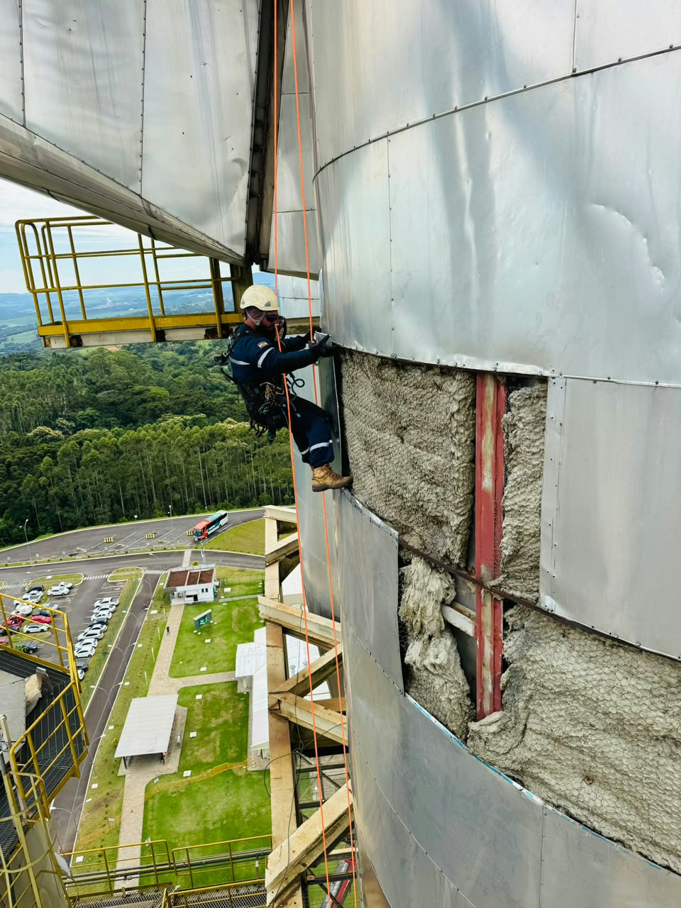 Isolamento de Tubulação em Altura